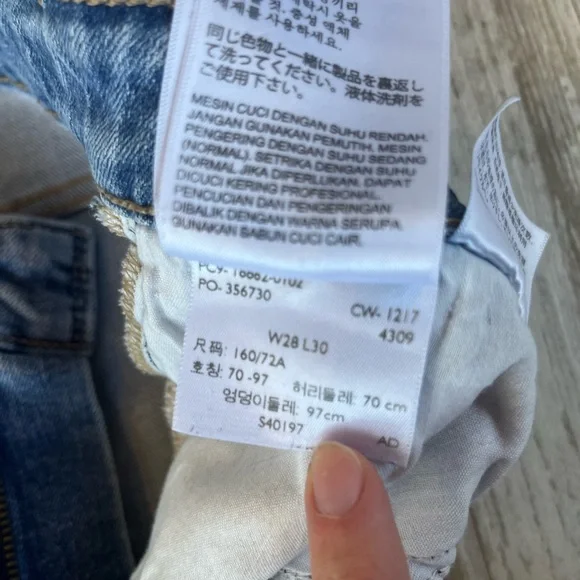 Levi's High Rise Skinny Distressed Jeans - Picture 3 of 5